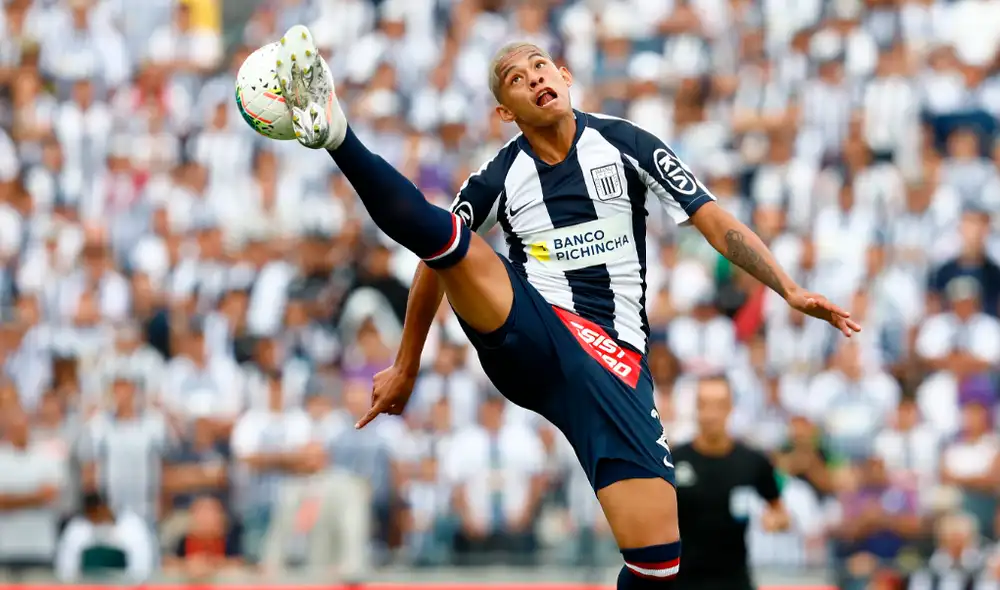 El delantero peruano Jefferson Farfán expresó su admiración por el exjugador de Alianza Lima Kevin Quevedo.