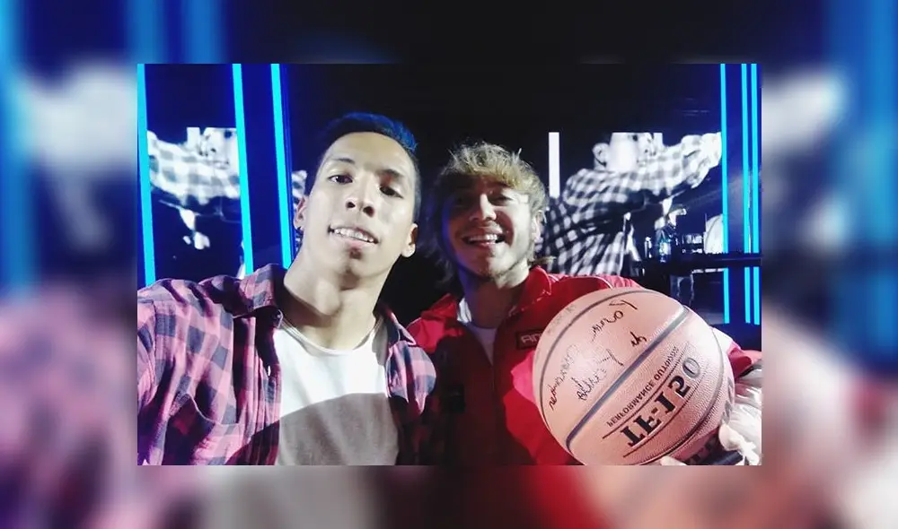 El argentino le regaló el balón autografiado. Foto: Instagram