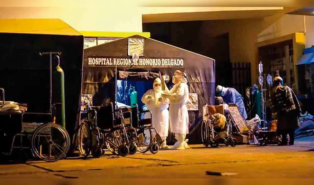 hospital covid.  La cochera de este nosocomio fue adecuado con carpas para recibir a los pacientes. La madrugada del miércoles fue triste, ahí murieron 4.