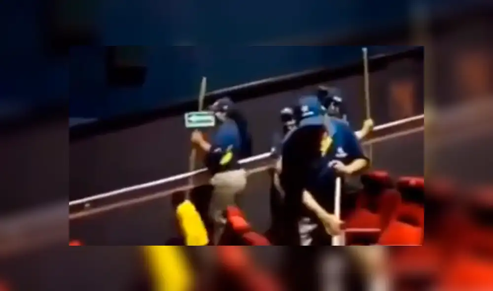 Facebook viral: brutal caída sufre empleada de Cinépolis mientras limpiaba la sala [VIDEO]