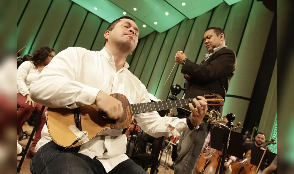 El director Alexander Gómez y el cuatrista Richard Rodríguez. Fotografía: John Reyes. El director Alexander Gómez y el cuatrista Richard Rodríguez. Fotografía: John Reyes.