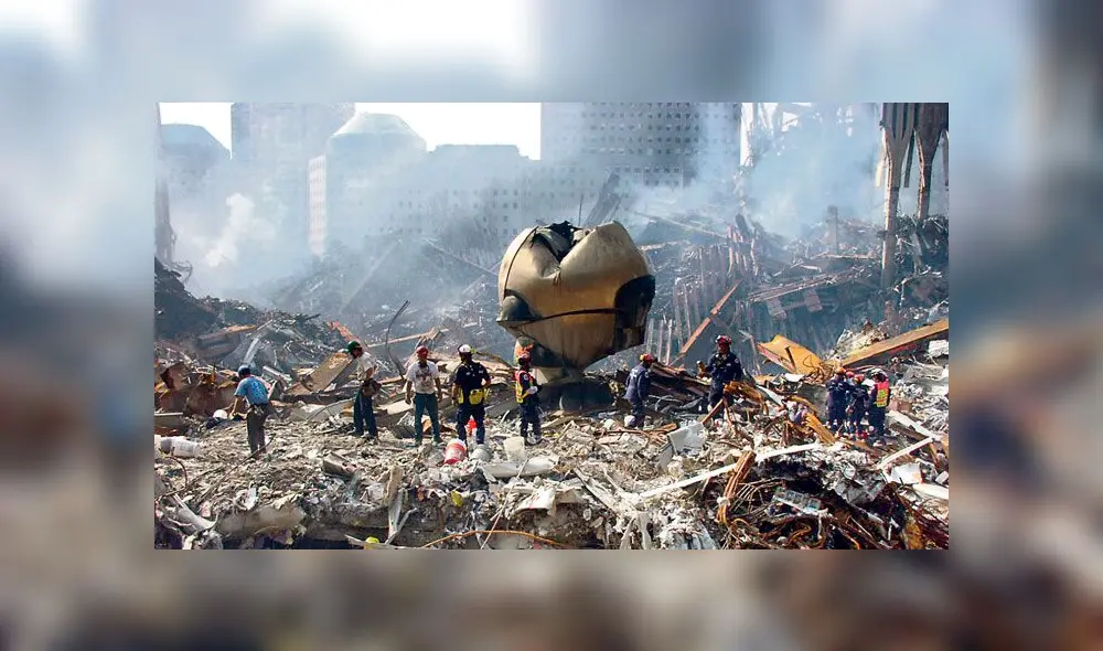 Imagen del 21 de setiembre del 2001. Bomberos seguían en la búsqueda de cuerpos. Foto: EFE. Imagen del 21 de setiembre del 2001. Bomberos seguían en la búsqueda de cuerpos. Foto: EFE.