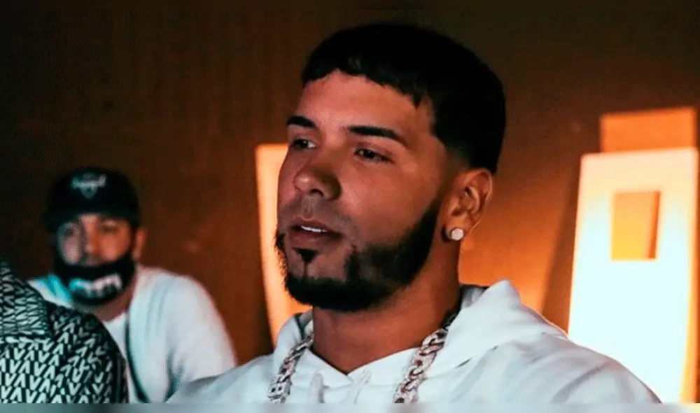 Anuel AA se enfrenta a Ivy Queen tras nombrar reina del reggaetón a Karol G
