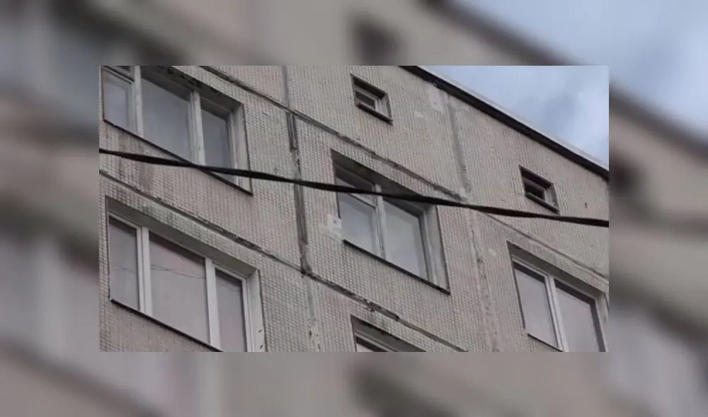 Testigos cuentan que en dicha ventana la pareja sostenía intimidad. (Foto: Captura de video / Daily Mail) Testigos cuentan que en dicha ventana la pareja sostenía intimidad. (Foto: Captura de video / Daily Mail)