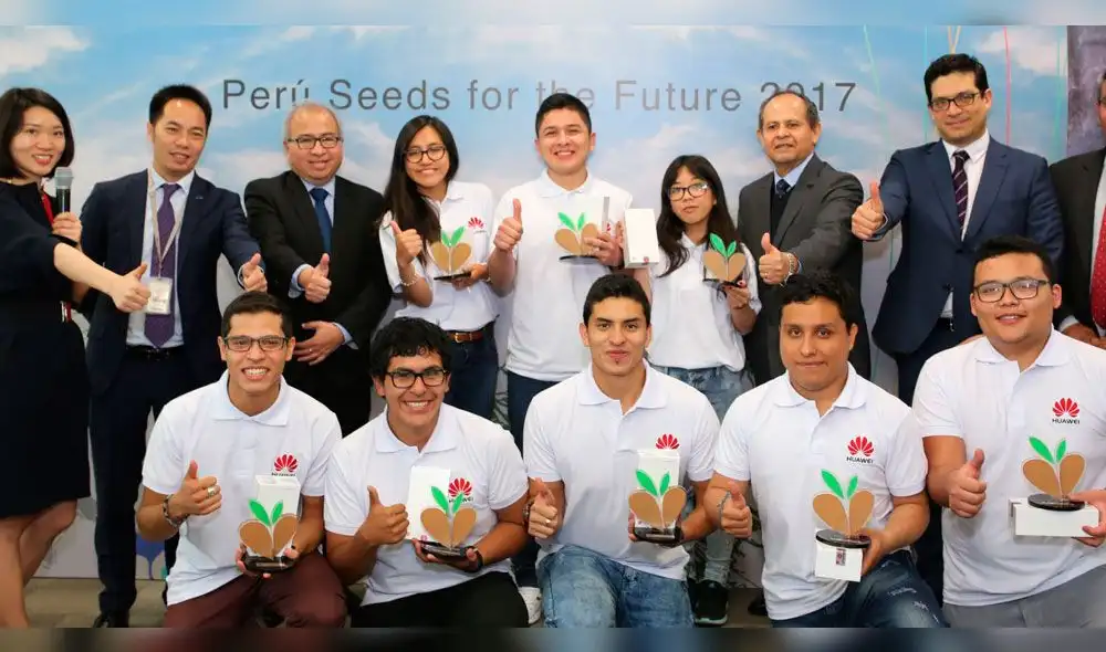 Universitarios viajaron a China para capacitarse en manejo de TIC Universitarios viajaron a China para capacitarse en manejo de TIC