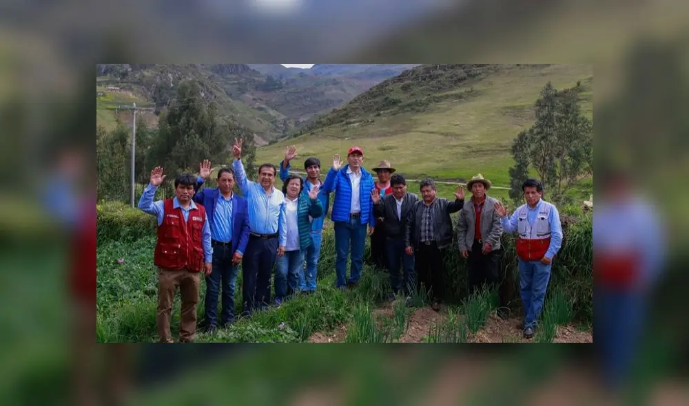 El funcionario desaparecido es la última persona del lado derecho de la fotografía.