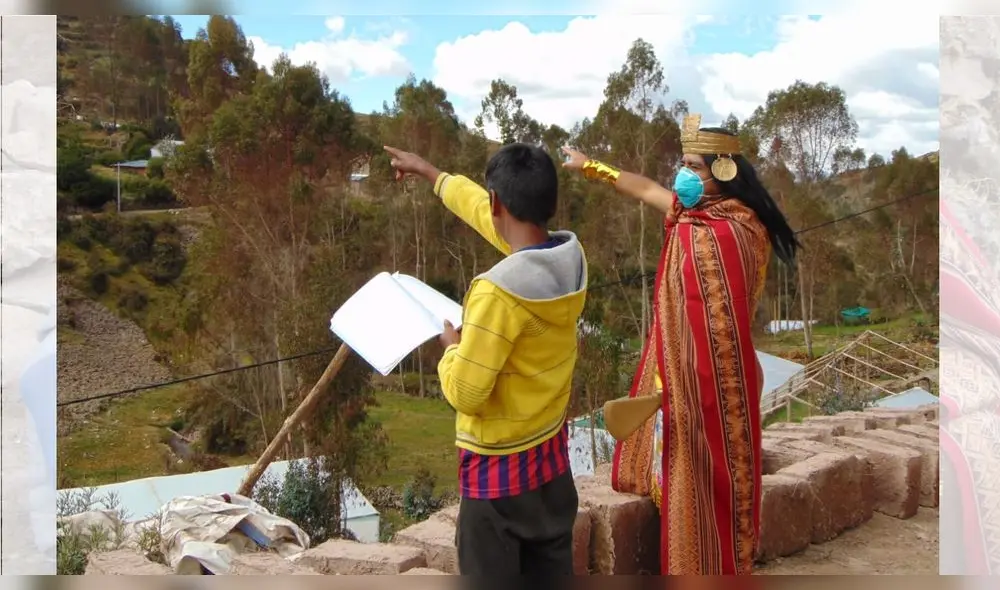 Profesor Juan Ebert Quispe enseña a los niños que escalan cerros para acceder a educación.