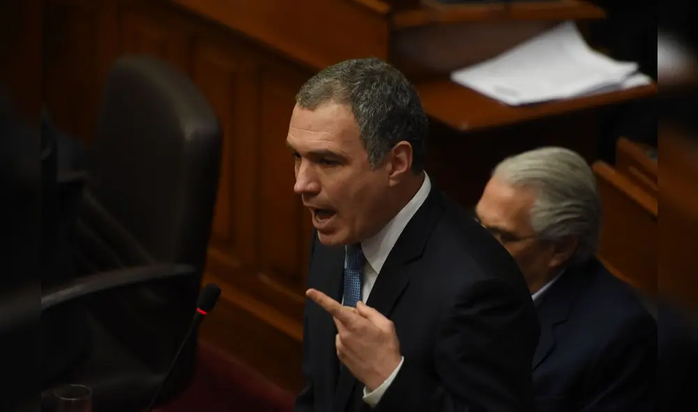 Fotografía que integra secuencia "Cierre del Congreso de la República del Perú" nominada a los Premios Nacionales de Periodismo 2019. Créditos: Melissa Merino.