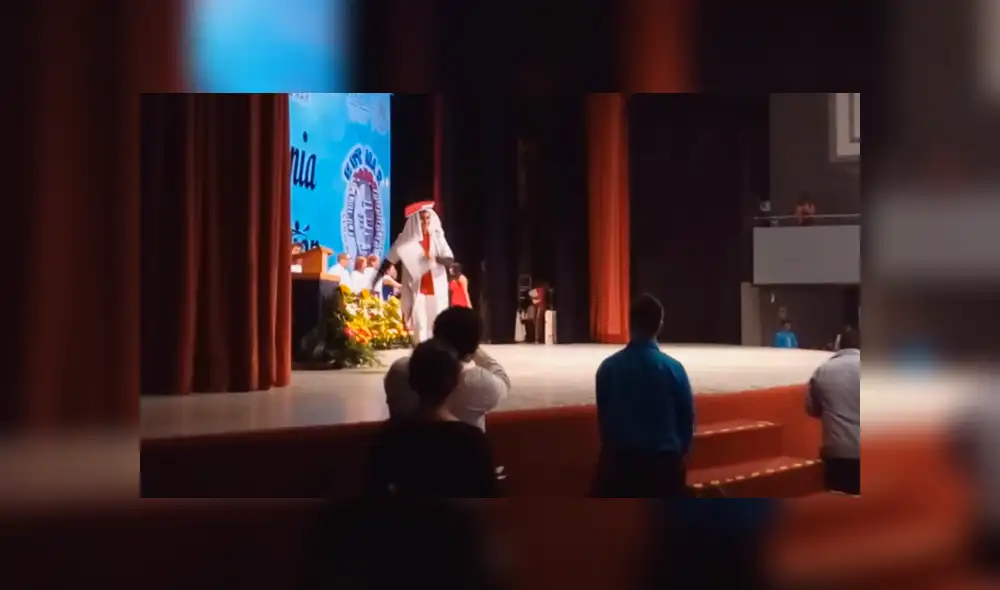 Desliza para ver detalles de este video viral que es tendencia en Facebook. Foto: Captura.