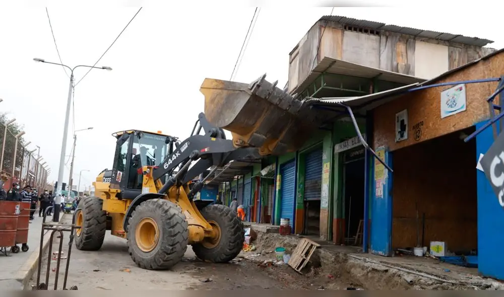Demolición de puestos en mercado de Chimbote Demolición de puestos en mercado de Chimbote