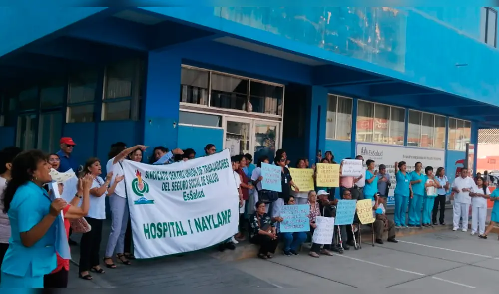 Enfermeras, doctores, administrativos y asegurados fueron parte de esta protesta. Enfermeras, doctores, administrativos y asegurados fueron parte de esta protesta.