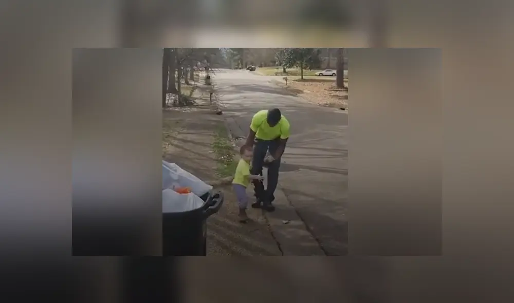 A través de Facebook se hizo viral el tierno gesto que tuvo un niño con un recogedor de basura.