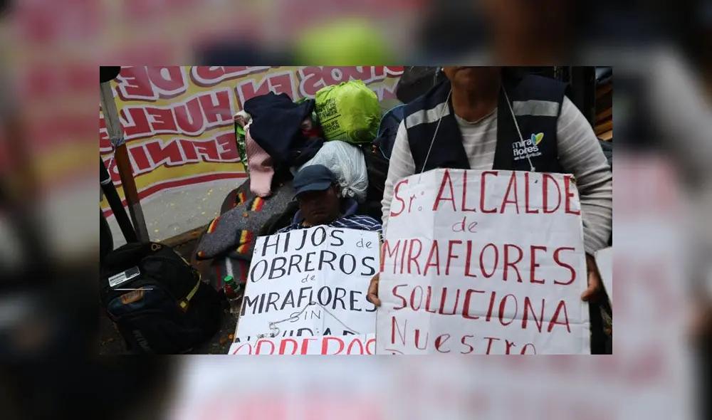 Exigencia. Extrabajadores de la municipalidad de Miraflores afirman que su despido fue injustificado, por lo que piden su reposición inmediata. (Foto: Jorge Cerdán / La República)