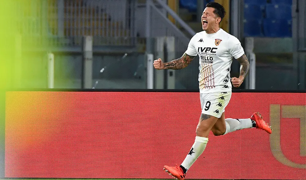 Gianluca Lapadula juega en el Benevento de la Serie A de Italia. Foto: AFP
