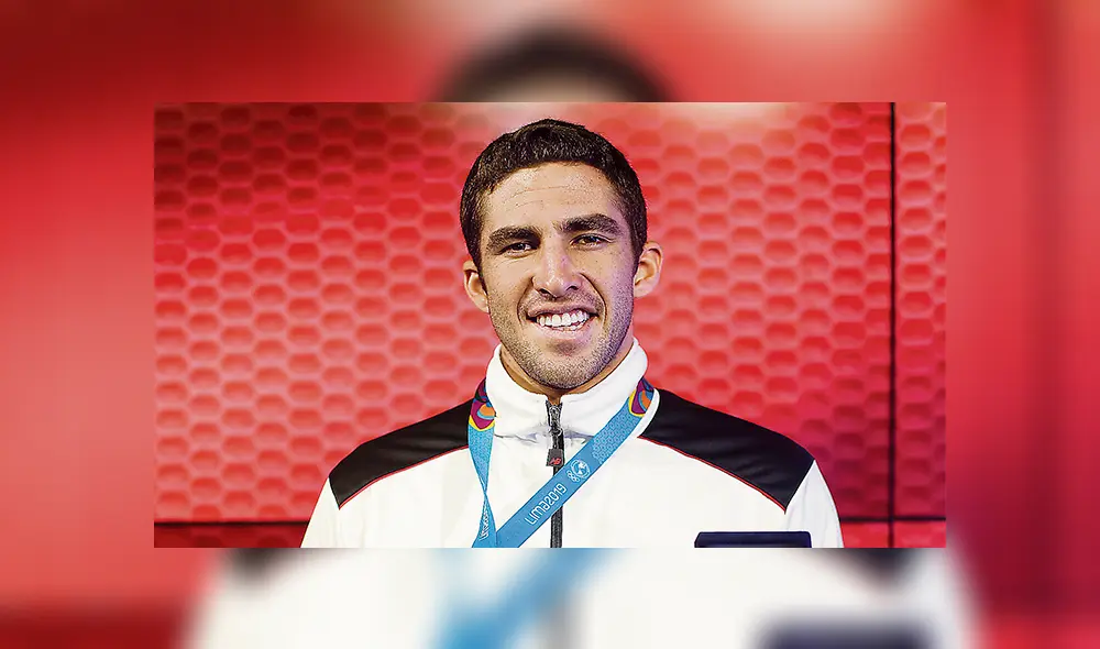 Pacheco, quien visitó La República, junto a su medalla. Pacheco, quien visitó La República, junto a su medalla.