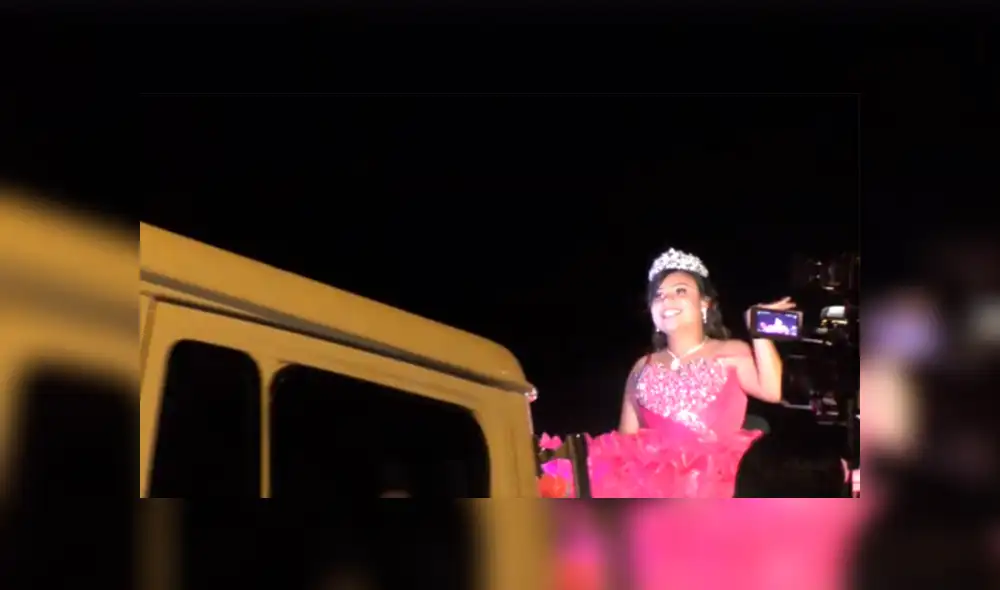 La peculiar llegada de la joven fue captada por algunos invitados de su fiesta, quienes quedaron conmovidos al conocer su historia. Video es viral en YouTube La peculiar llegada de la joven fue captada por algunos invitados de su fiesta, quienes quedaron conmovidos al conocer su historia. Video es viral en YouTube