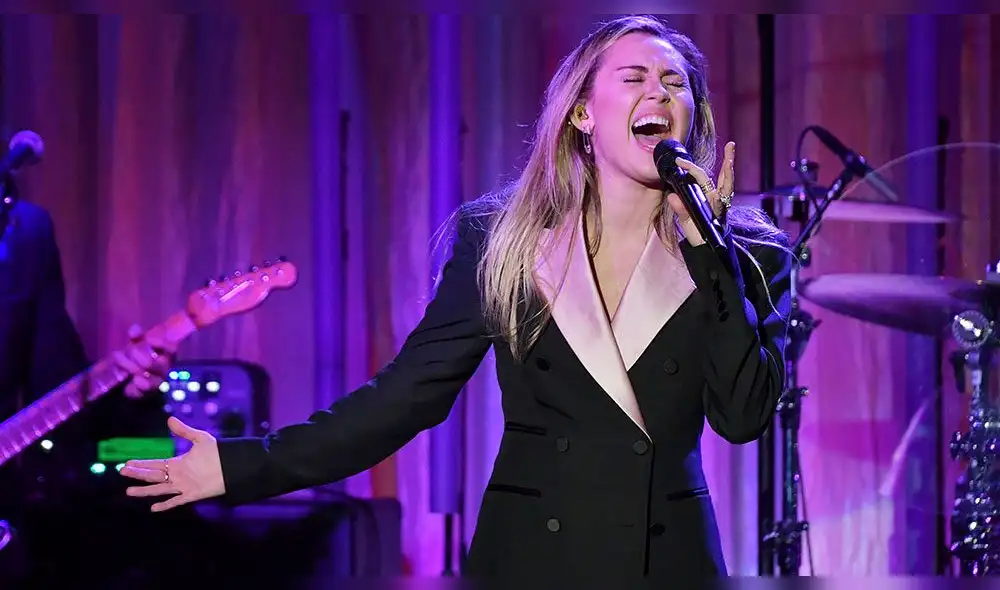 Miley Cyrus cancelará proyectos musicales tras delicada operación a las cuerdas vocales