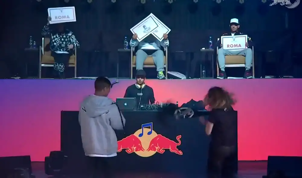 La freetyle Roma eliminó al último campeón de la Red Bull Batalla de los Gallos Argentina Dozer. La freetyle Roma eliminó al último campeón de la Red Bull Batalla de los Gallos Argentina Dozer.