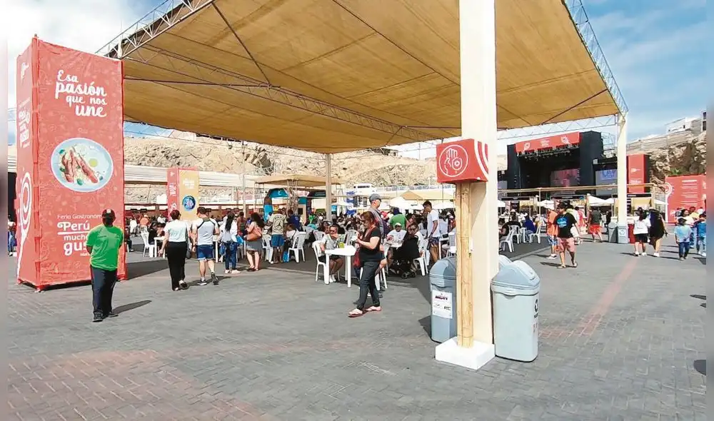 llegada. Feria gastronómica convocó a visitantes en Islay. llegada. Feria gastronómica convocó a visitantes en Islay.