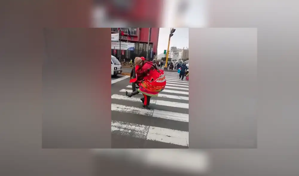 Desliza las imágenes para ver la divertida coreografía protagonizada por este artista callejero peruano. Fotocapturas: brucemeza2/TikTok Desliza las imágenes para ver la divertida coreografía protagonizada por este artista callejero peruano. Fotocapturas: brucemeza2/TikTok
