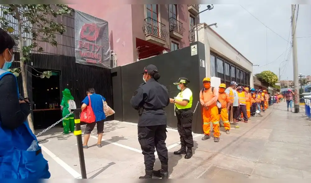 La exmodelo agradeció la labor de estas personas llevándoles alimentos por estos días de aislamiento social.