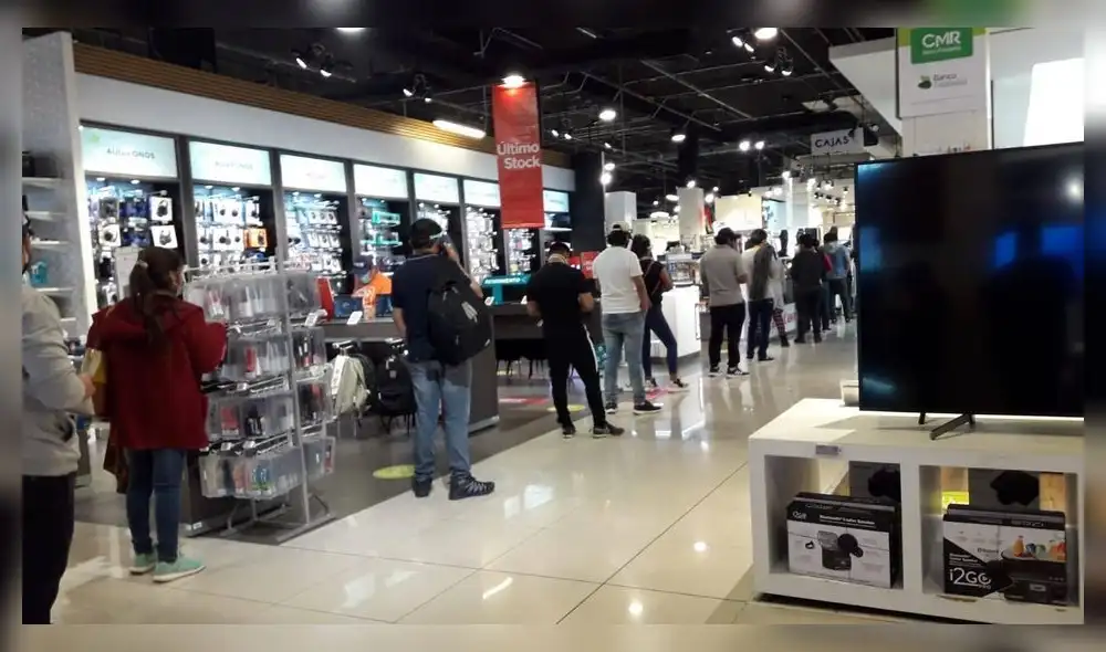 Riesgo. Población abarrotó Mall Aventura el fin de semana. Foto: Facebook.