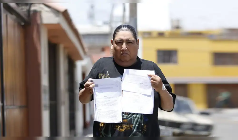 Tongo es visto comiendo pollo a la brasa tras alarmar con su estado de salud Tongo es visto comiendo pollo a la brasa tras alarmar con su estado de salud