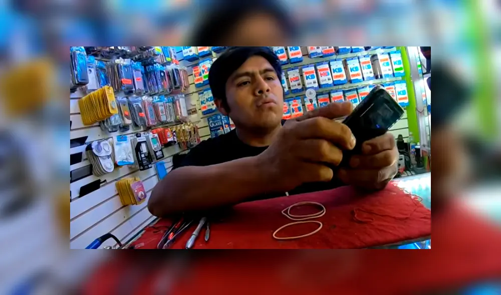 Video es viral en YouTube. El joven llevó su celular a varios técnicos y descubrió que varios inventaban problemas para incrementar los costos de reparación. Foto: Captura.