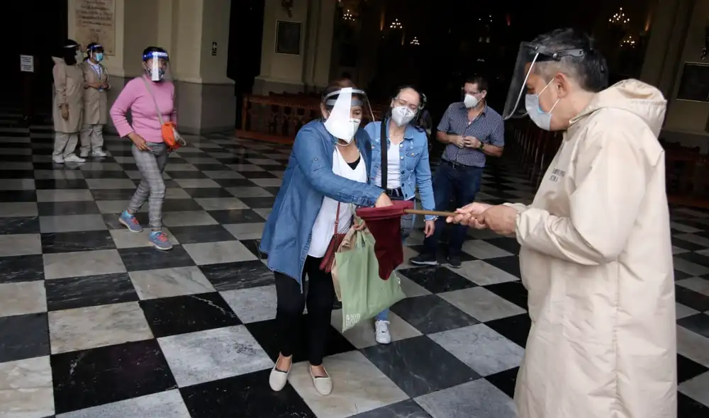 La catedral de Lima abre sus puertas para dar misa presencial. Foto: John Reyes/ La República. La catedral de Lima abre sus puertas para dar misa presencial. Foto: John Reyes/ La República.