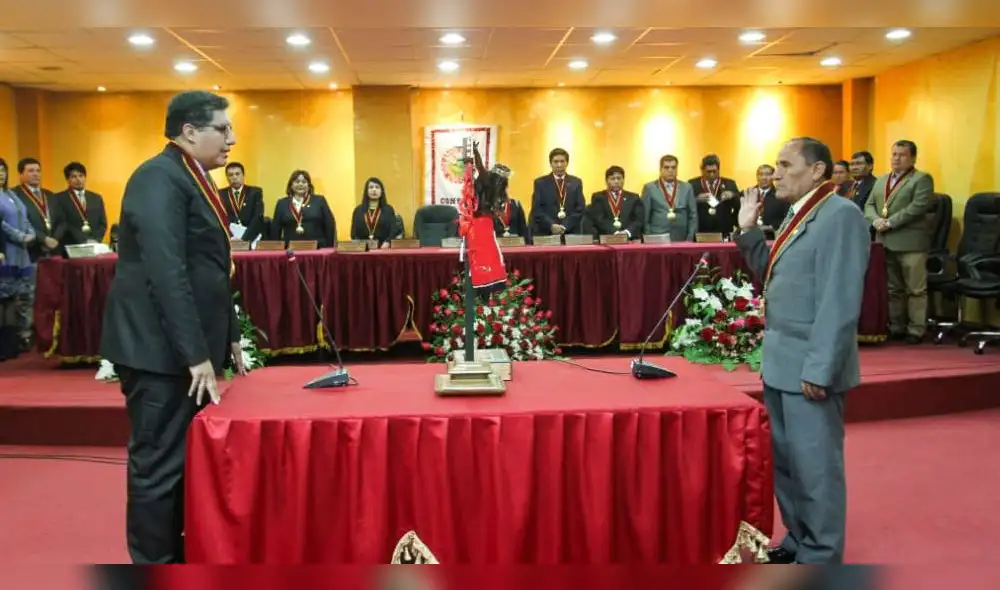 Winder Pastor Canahuire Vera juró ayer como nuevo presidente del Consejo Regional del Cusco.