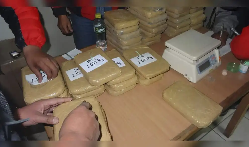 La droga incautada en San Pedro de Putina Punco, fue trasladada hasta Juliaca. La droga incautada en San Pedro de Putina Punco, fue trasladada hasta Juliaca.