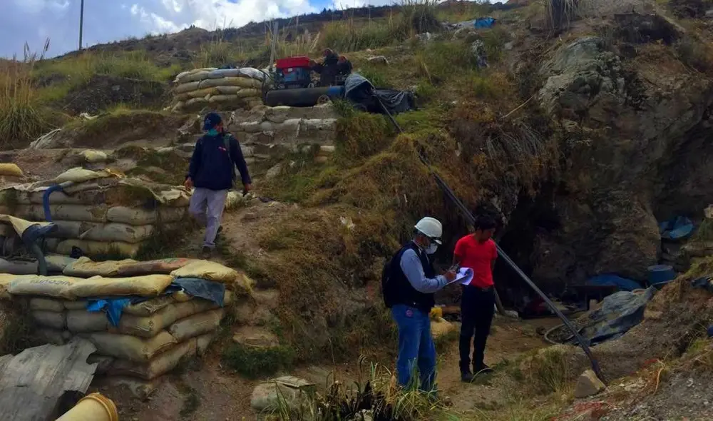 Durante la inspección se lograron captar fotos y videos de socavones estrechos que podrían derrumbarse.
