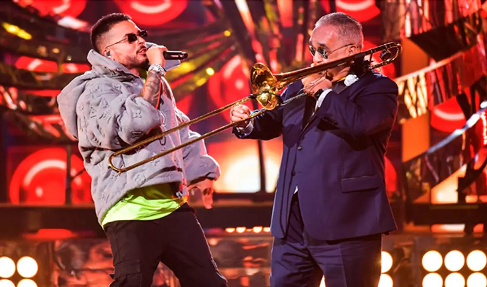 Willie Colón acompañó a Reykon en el gran cierre de Premios Lo Nuestro. Una explosión de salsa y reggaeton.