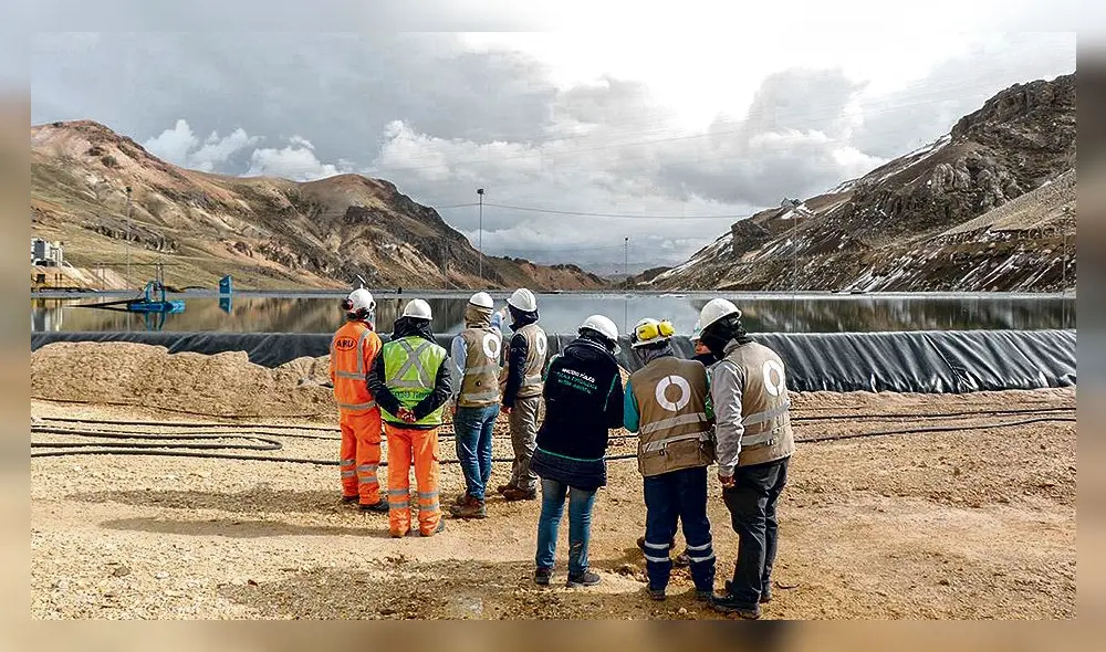 MINA ARASI. Autoridades pretendieron supervisar operación minera de Aruntani pero uno de los integrantes de delegación dio positivo.