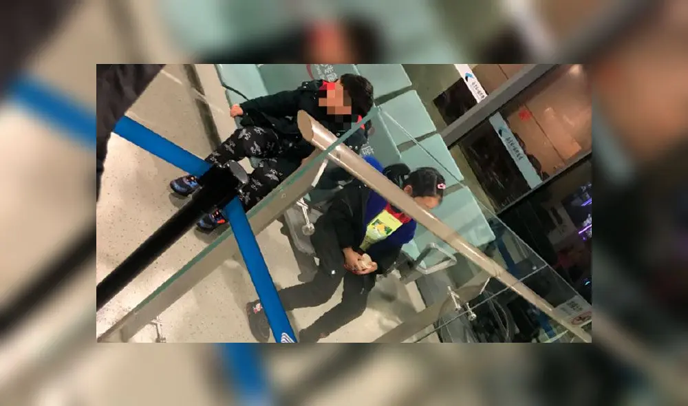 Pareja abandona a sus dos hijos en el aeropuerto por epidemia del coronavirus [FOTOS]