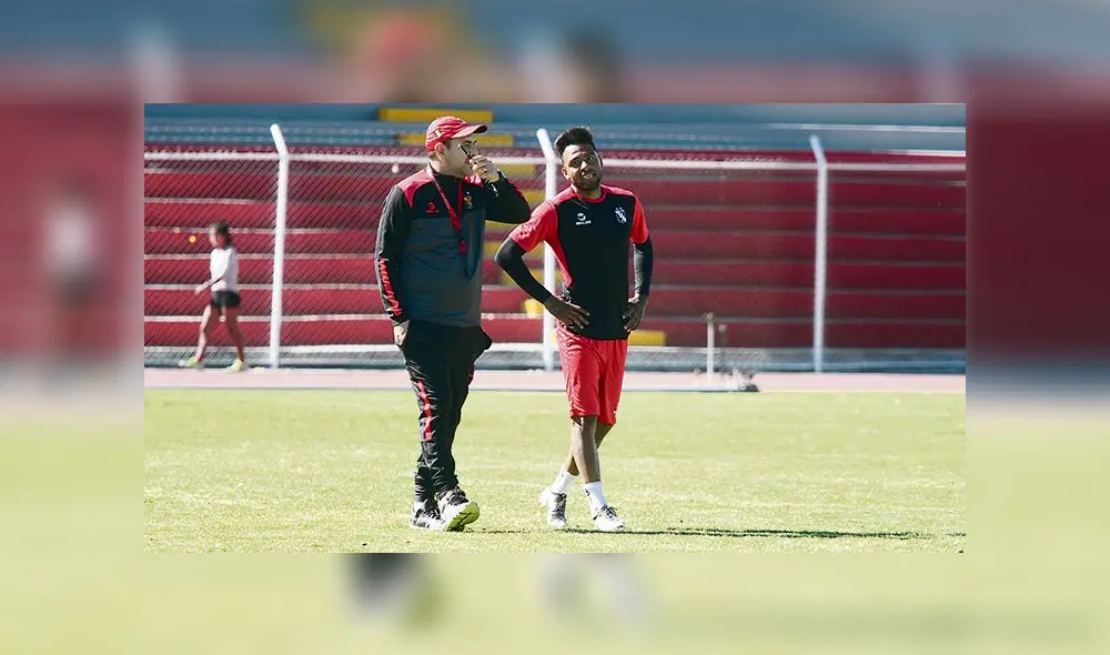 Abajo. Ya lo había hecho antes con Leonardo Miflin, quien luego volvió.