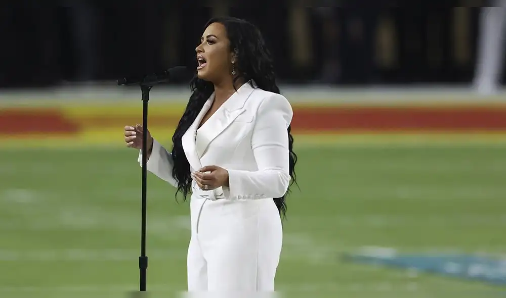La cantante americana deleitó a los asistentes del Super Bowl con una impresionante interpretación del himno nacional. (Foto: AFP) La cantante americana deleitó a los asistentes del Super Bowl con una impresionante interpretación del himno nacional. (Foto: AFP)