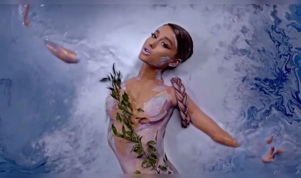 Fans de Ariana Grande aseguran que la cantante se hizo cirugías plásticas para aparecer en la portada de “Vogue” 