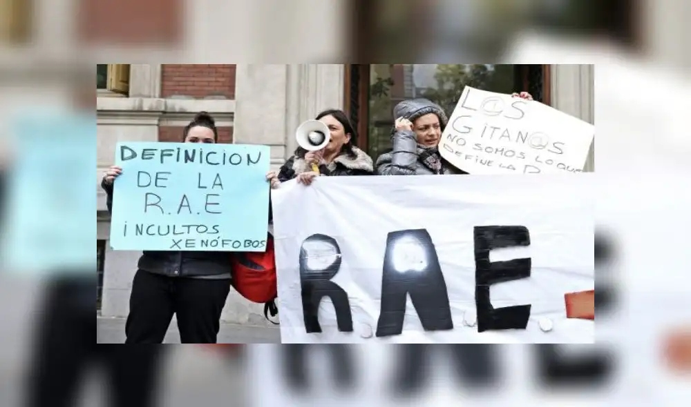 La RAE aprueba ''guasapear'' y ''feminazi'', pero no incluirá ''violencia de género'' hasta 2026 La RAE aprueba ''guasapear'' y ''feminazi'', pero no incluirá ''violencia de género'' hasta 2026