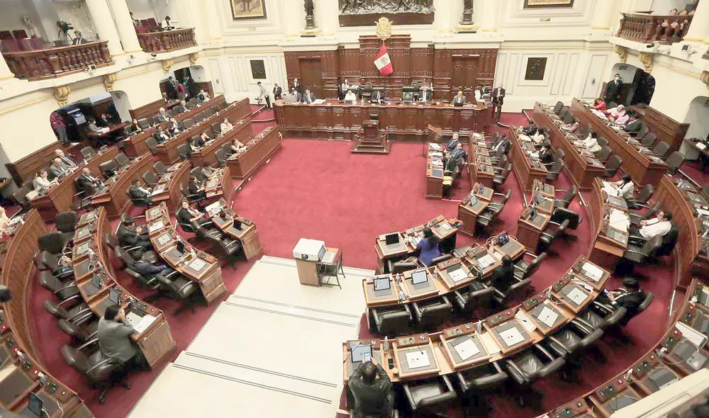 En falta. El Congreso volvió a la irregular práctica de legislar durante la madrugada. En falta. El Congreso volvió a la irregular práctica de legislar durante la madrugada.