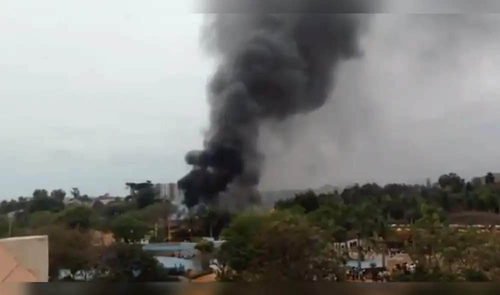 Bomberos sofocan incendio en Parque de las Leyendas