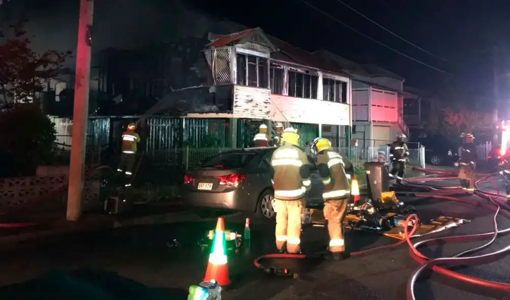 Desliza las imágenes para apreciar la rápida acción de un loro para reportar a su dueño que su casa estaba en fuego. Foto: Captura de Facebook