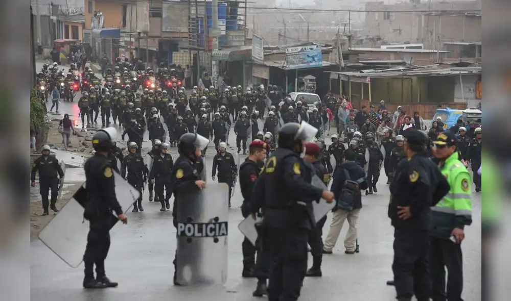 Vecinos de Carabayllo bloquearon la entrada de Canta exigiendo agua [FOTOS]