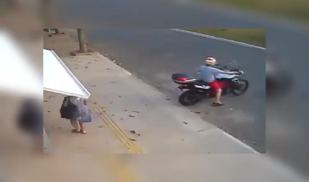 En Facebook, una mujer quedó atrapada en una desconocida casa tras ser ‘tragada’ por un portón automático. En Facebook, una mujer quedó atrapada en una desconocida casa tras ser ‘tragada’ por un portón automático.