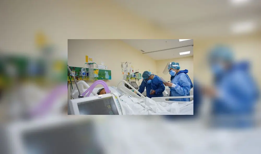 Familia de paciente con COVID-19 recurrió a ahorro y préstamos para pagar a clínicas, pero no les alcanza. Foto referencial: AFP Familia de paciente con COVID-19 recurrió a ahorro y préstamos para pagar a clínicas, pero no les alcanza. Foto referencial: AFP