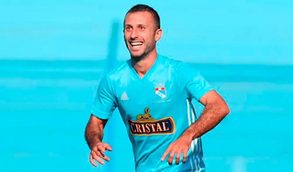 El futbolista del Sporting Cristal señaló que le gustaría jugar toda su carrera en el cuadro 'celeste'. El futbolista del Sporting Cristal señaló que le gustaría jugar toda su carrera en el cuadro 'celeste'.