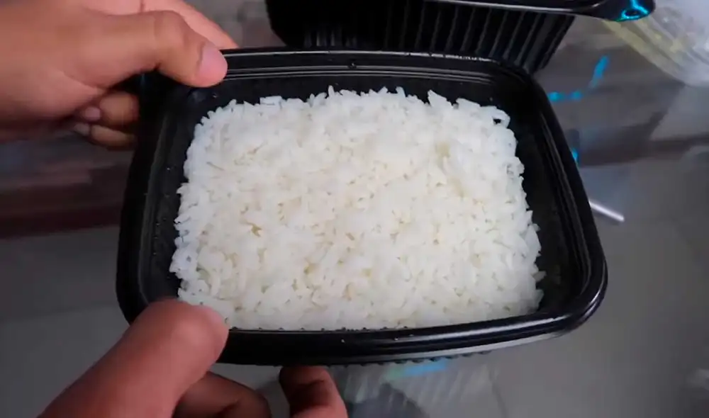 Desliza las imágenes para ver cómo luce este ají de gallina que tiene un costo de 42 soles. Foto: Captura de YouTube/Desbalanceados