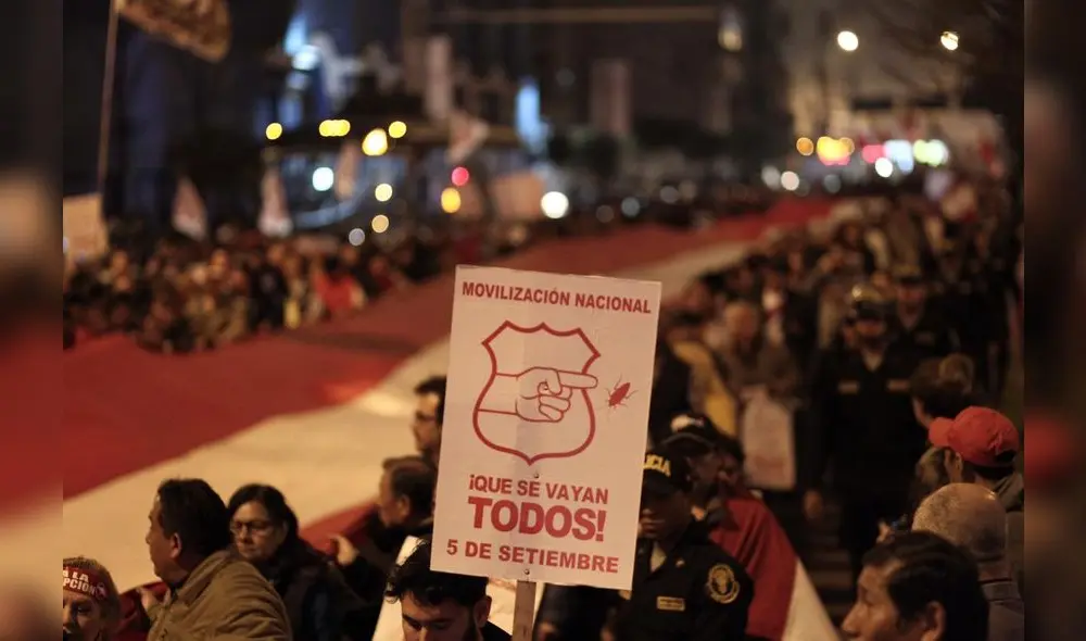 “¡Que se vayan todos!”: las mejores postales de la marcha a favor del adelanto de elecciones “¡Que se vayan todos!”: las mejores postales de la marcha a favor del adelanto de elecciones