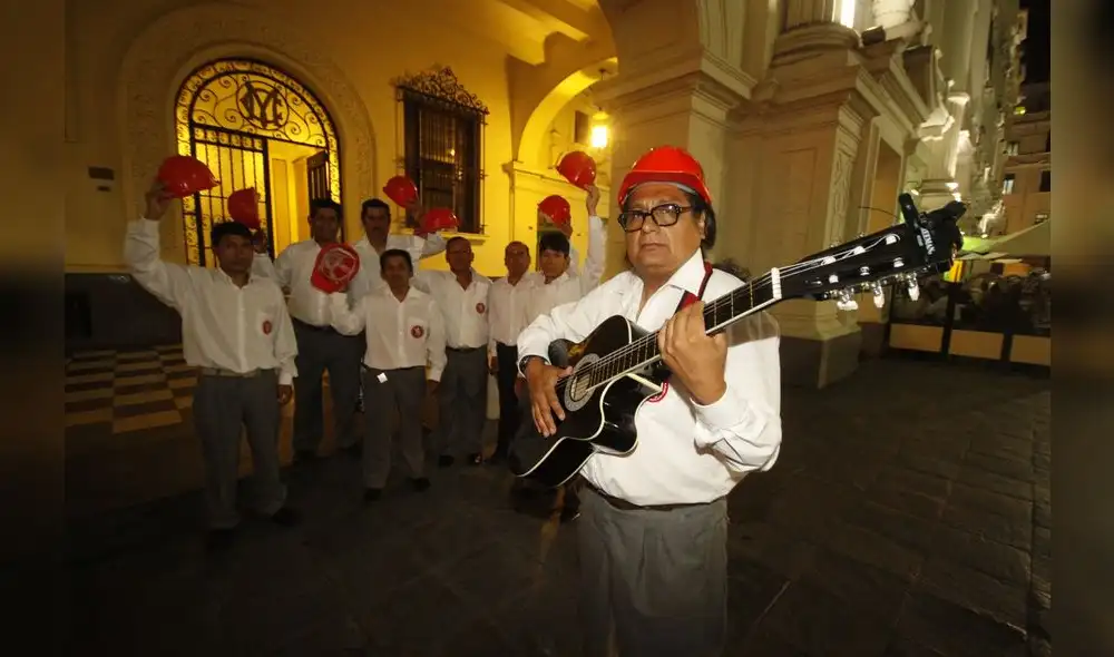 VARIOS TRABAJADORES DE CONSTRUCCION CIVIL INTEGRAN EL CORO DE DICHA AGREMIACION DIRIGIDOS POR PIERO BUSTOS
PUBLICADO 22-01-12 REPUBLICA VARIOS TRABAJADORES DE CONSTRUCCION CIVIL INTEGRAN EL CORO DE DICHA AGREMIACION DIRIGIDOS POR PIERO BUSTOS
PUBLICADO 22-01-12 REPUBLICA