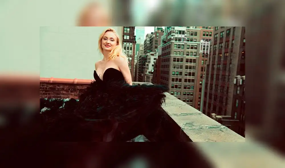 Sophie Turner revela que se besaba con Maisie William en set de Game Of Thrones [VIDEO]